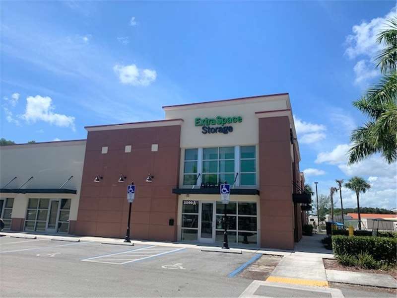 Extra Space Storage facility on 3590 S State Road 7 - Miramar, FL