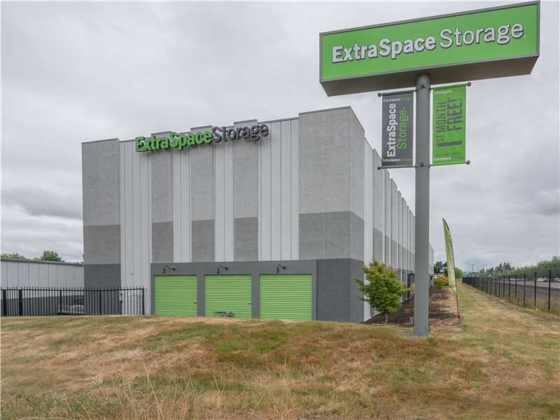 Extra Space Storage facility on 2909 SE 67th Ave - Beaverton, OR