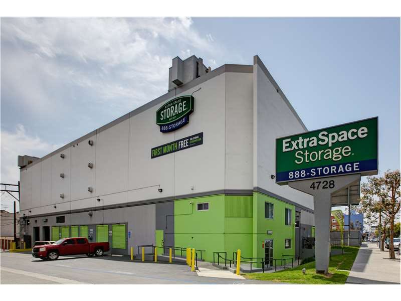 Extra Space Storage facility on 4728 Fountain Ave - Los Angeles, CA