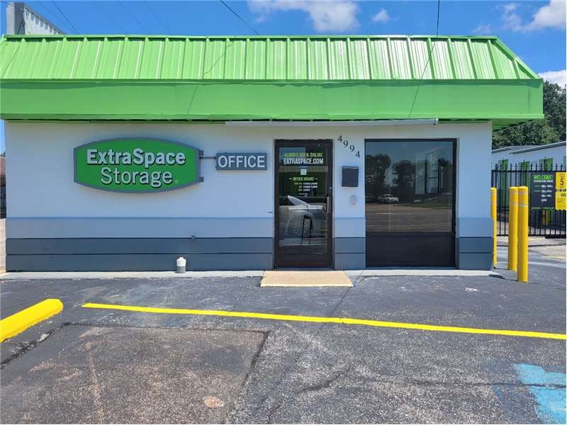 Extra Space Storage facility on 4994 Raleigh Lagrange Rd - Memphis, TN