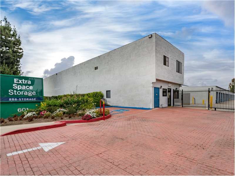 Extra Space Storage facility on 601 Ridgeway St - Pomona, CA
