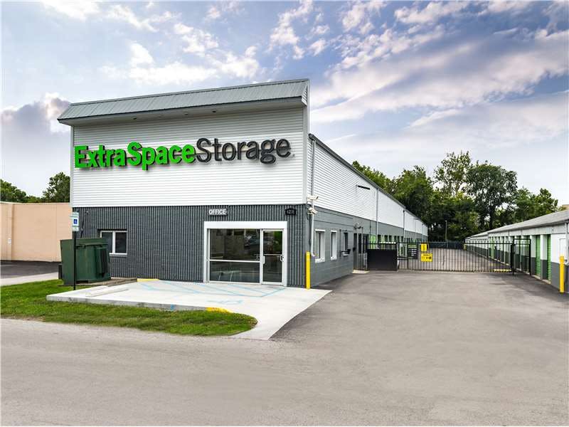 Extra Space Storage facility on 6231 Crawfordsville Rd - Indianapolis, IN