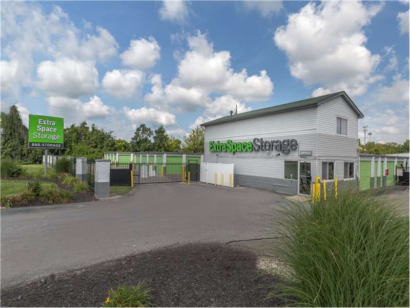 Extra Space Storage facility on 2160 Innis Rd - Columbus, OH