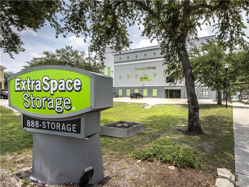 Extra Space Storage facility on 2301 W Cleveland St - Tampa, FL