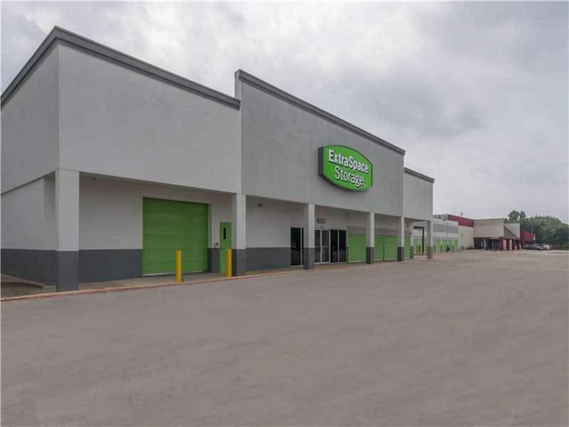Extra Space Storage facility on 10740 Garland Rd - Dallas, TX