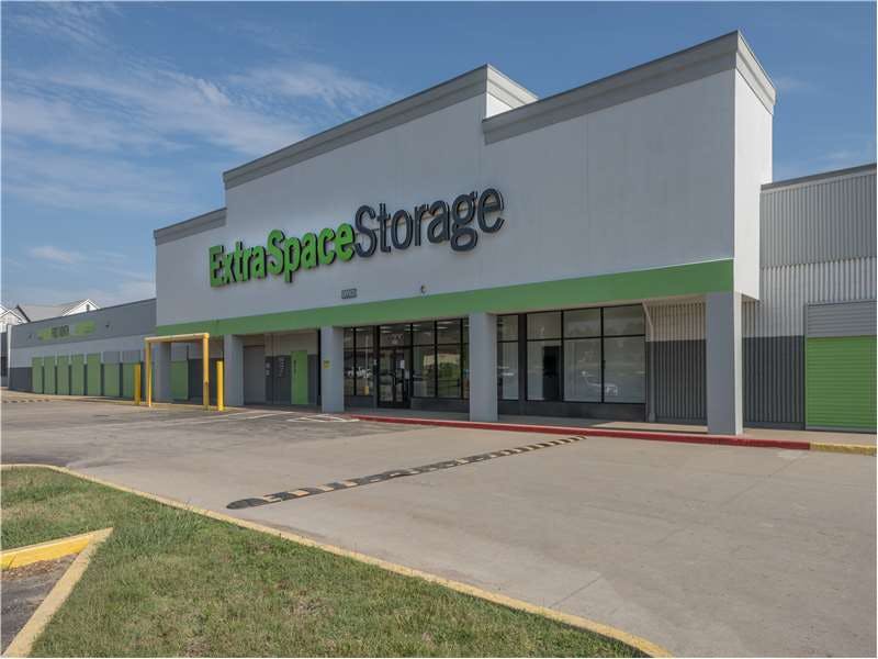 Extra Space Storage facility on 5010 E 21st St N - Wichita, KS