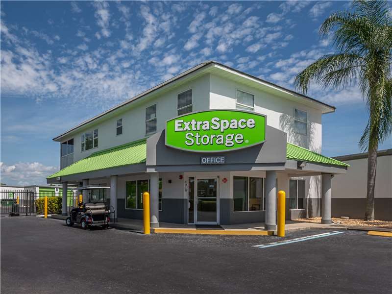Extra Space Storage facility on 4010 E State Rd 64 - Bradenton, FL