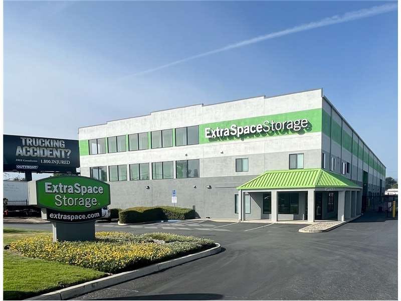 Extra Space Storage facility on 1265 Oakland Rd - San Jose, CA
