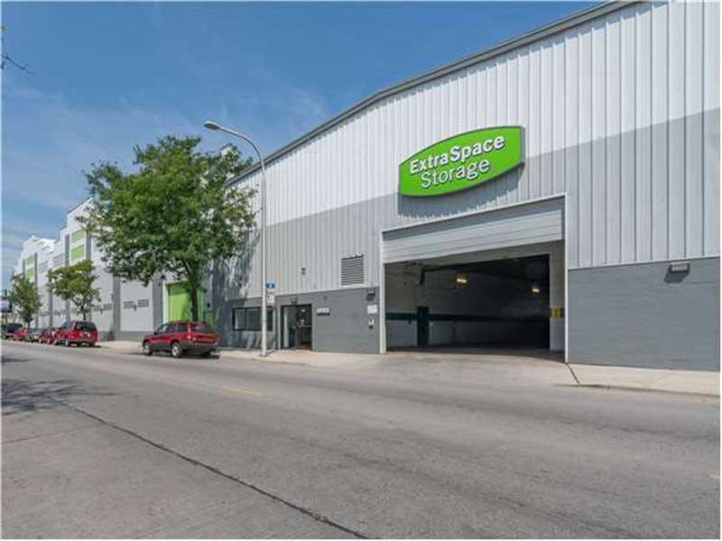 Extra Space Storage facility on 4400 W Addison St - Chicago, IL