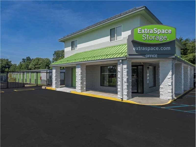 Extra Space Storage facility on 700 Bristol Pike - Bensalem, PA