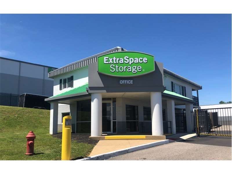 Extra Space Storage facility on 1553 Grant Ave - Philadelphia, PA