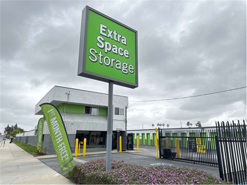 Extra Space Storage facility on 10950 Firestone Blvd - Norwalk, CA