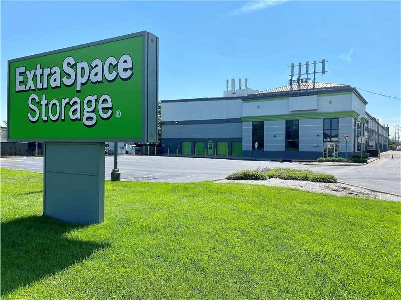 Extra Space Storage facility on 74 State Rt 17 - Hasbrouck Heights, NJ