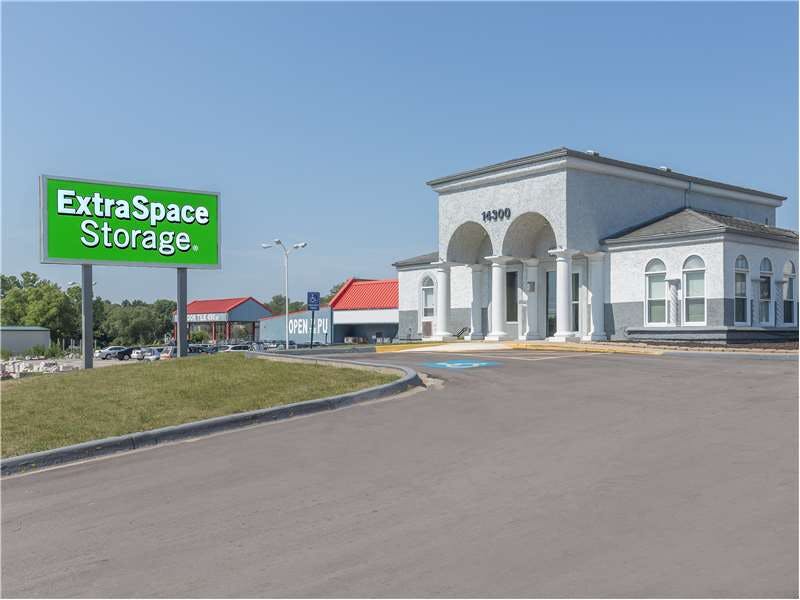 Extra Space Storage facility on 14300 S US Highway 71 - Grandview, MO
