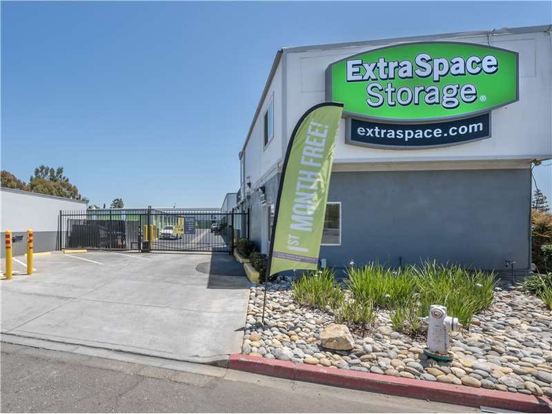 Extra Space Storage facility on 210 Fallon St - Oakland, CA