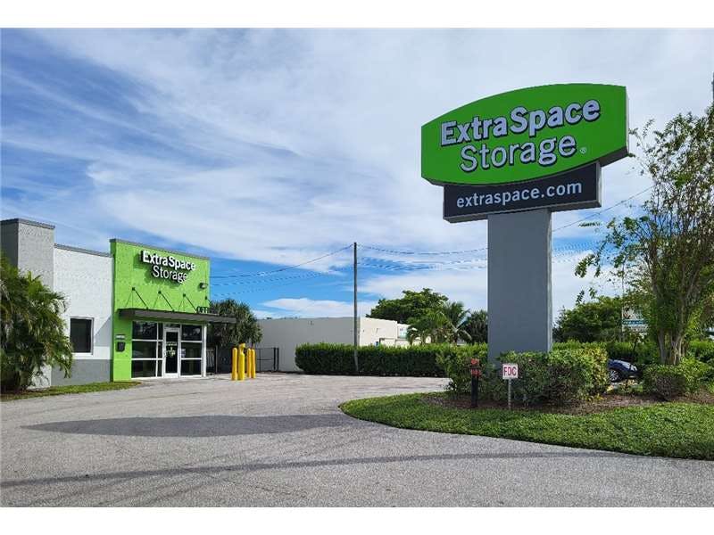 Extra Space Storage facility on 2300 N Military Trail - West Palm Beach, FL