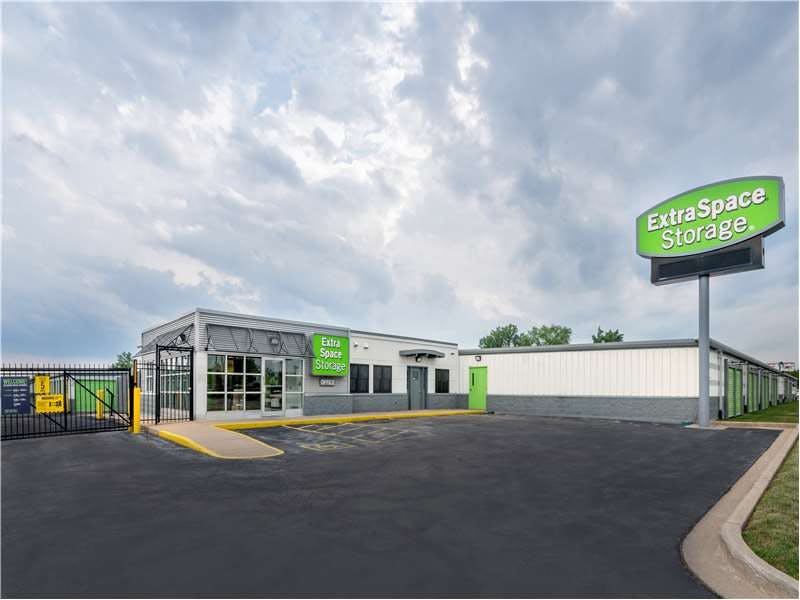 Extra Space Storage facility on 175 W 162nd St - South Holland, IL