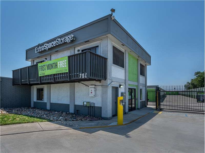 Extra Space Storage facility on 780 E 11th St - Tracy, CA