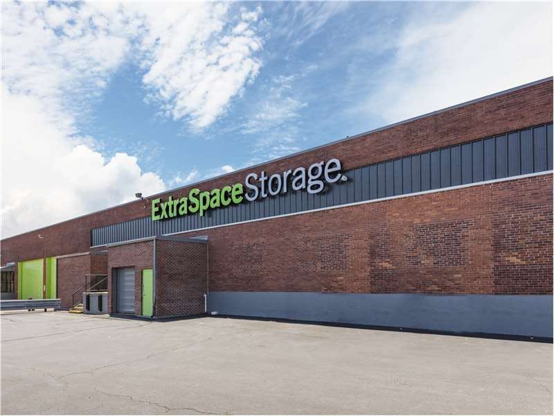 Extra Space Storage facility on 122 Allied Dr - Dedham, MA