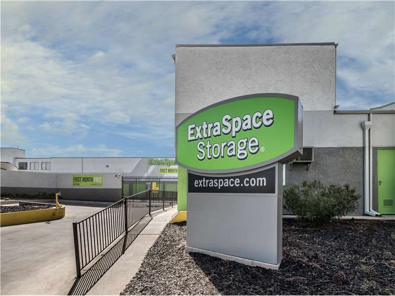 Extra Space Storage facility on 401 Farnel Rd - Santa Maria, CA