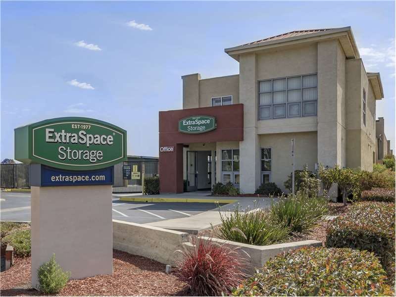 Extra Space Storage facility on 1520 Willow Rd - Menlo Park, CA
