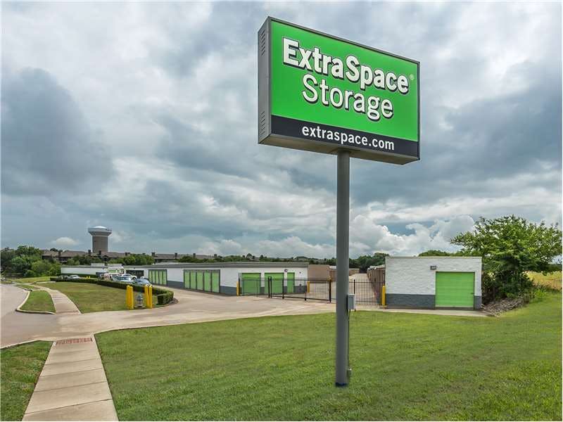 Extra Space Storage facility on 4200 K Ave - Plano, TX