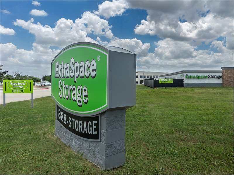 Extra Space Storage facility on 4251 State Hwy 161 - Irving, TX