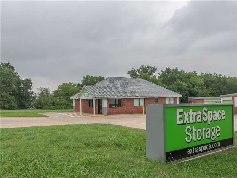 Extra Space Storage facility on 3950 Gus Thomasson Rd - Mesquite, TX