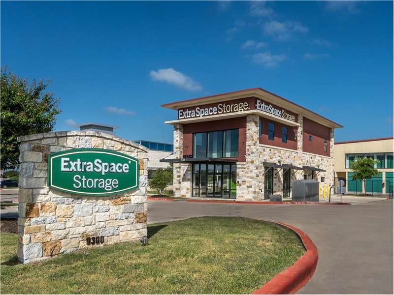 Extra Space Storage facility on 9300 Brodie Ln - Austin, TX