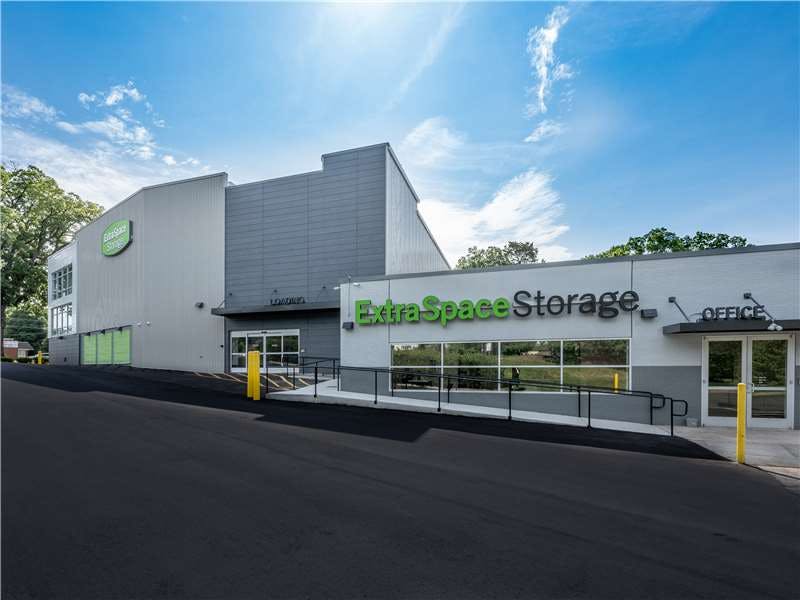 Extra Space Storage facility on 1350 N Wendover Rd - Charlotte, NC