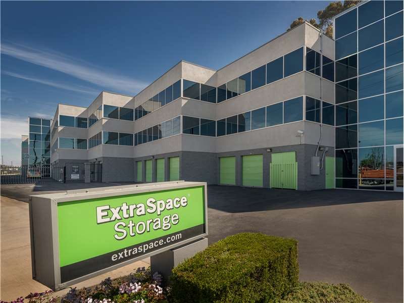 Extra Space Storage facility on 12714 S La Cienega Blvd - Hawthorne, CA