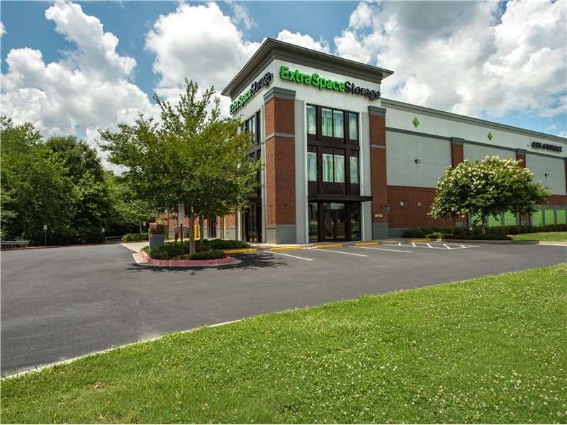 Extra Space Storage facility on 3720 Tramore Pointe Pkwy - Austell, GA