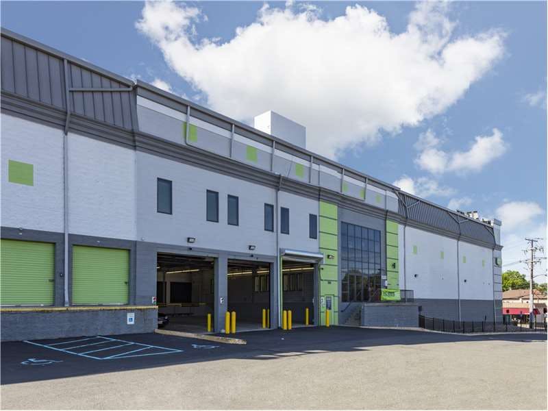Extra Space Storage facility on 550 Main St - Fort Lee, NJ
