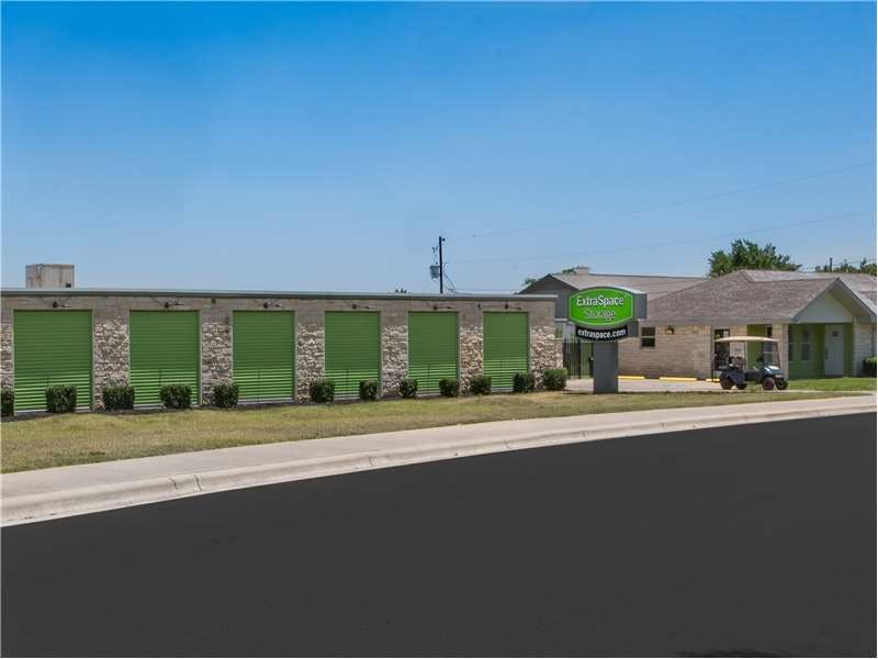 Extra Space Storage facility on 3009 Dawn Dr - Georgetown, TX