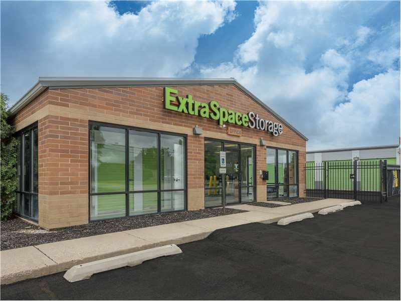 Extra Space Storage facility on 1298 Long Lake Dr - Round Lake Beach, IL