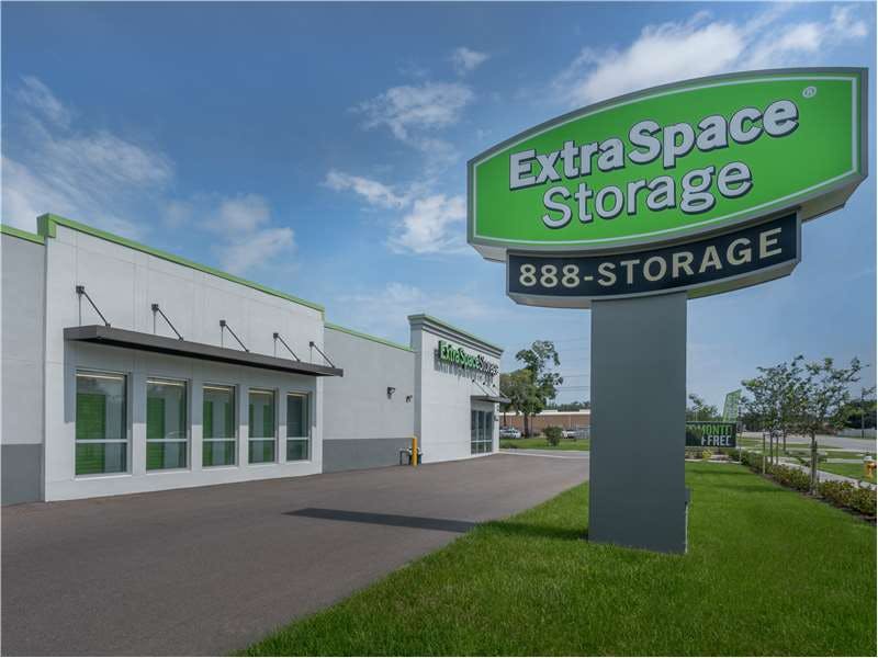 Extra Space Storage facility on 1850 N Hercules Ave - Clearwater, FL