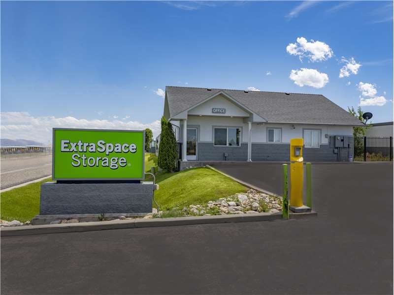 Extra Space Storage facility on 7062 S Airport Rd - West Jordan, UT