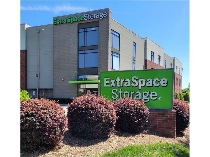 Extra Space Storage facility on 14124 Boren St - Huntersville, NC