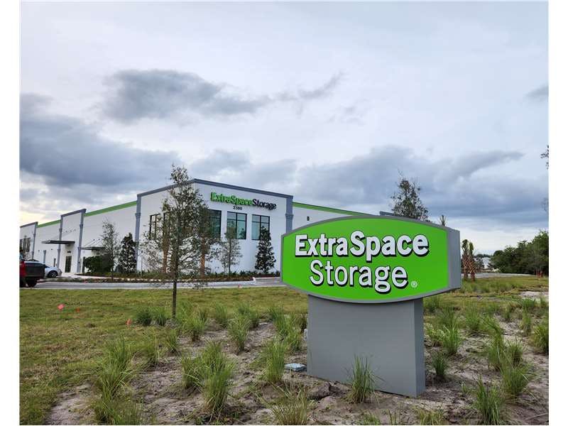 Extra Space Storage facility on 2380 47th St - Vero Beach, FL
