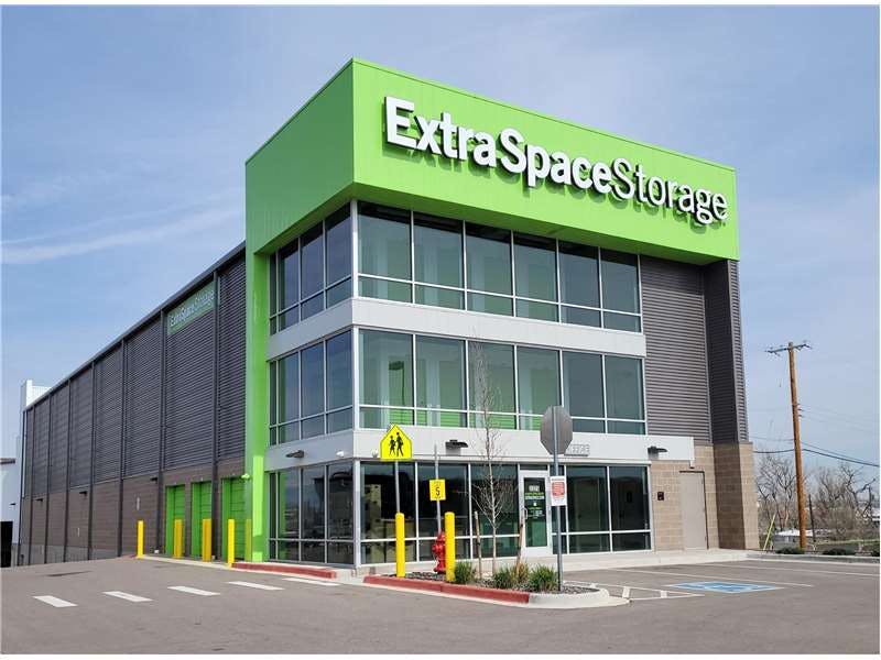 Extra Space Storage facility on 3325 S Santa Fe Dr - Englewood, CO