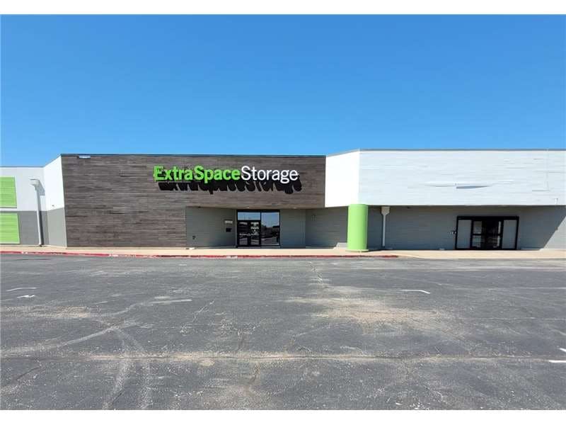 Extra Space Storage facility on 14009 E 21st St - Tulsa, OK