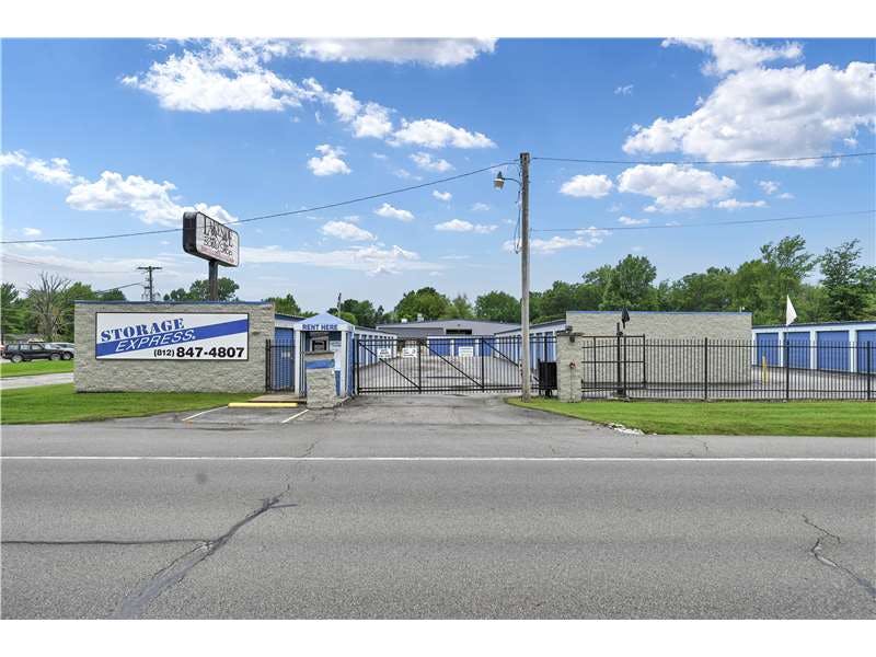 Extra Space Storage facility on 292 13th St NW - Linton, IN