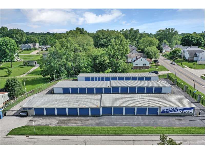 Extra Space Storage facility on 405 E 1st St - Huntingburg, IN