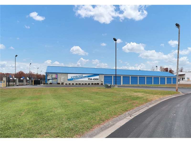 Extra Space Storage facility on 3589 W Frontage Rd - Austin, IN