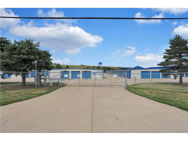 Extra Space Storage facility on 1039 W Jefferson St - Morton, IL