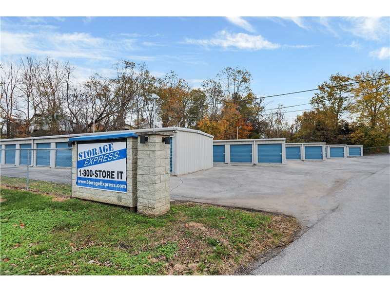 Extra Space Storage facility on 1054 W 2nd St - Madison, IN