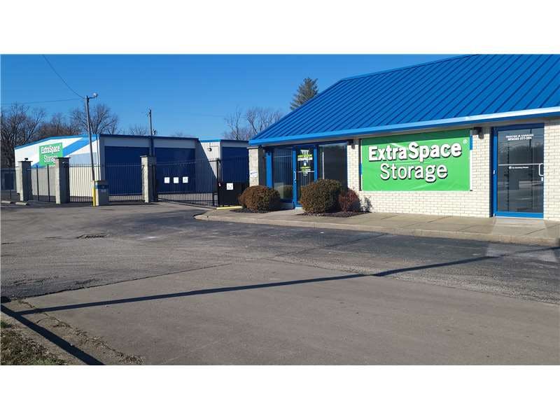 Extra Space Storage facility on 1713 1/2 E 10th St - Jeffersonville, IN