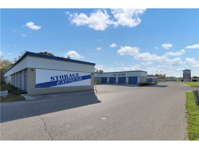 Extra Space Storage facility on 2950 S Lynhurst Dr - Indianapolis, IN