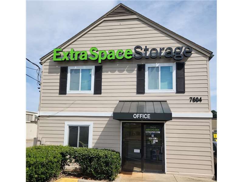Extra Space Storage facility on 7604 Highway 85 - Riverdale, GA