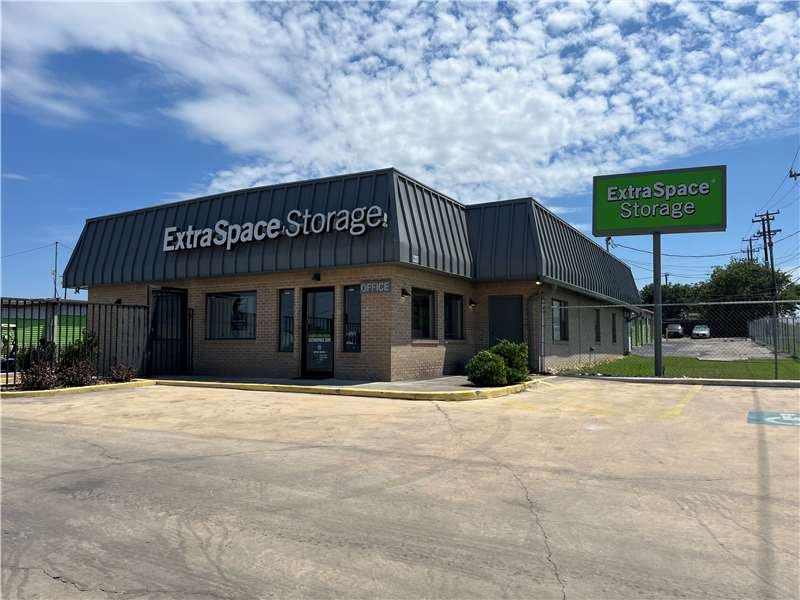 Extra Space Storage facility on 9665 Marbach Rd - San Antonio, TX